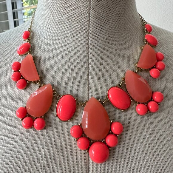 KATE SPADE Day Tripper Bib Statement Necklace Gold with Pink Coral and Resin - Picture 2 of 8